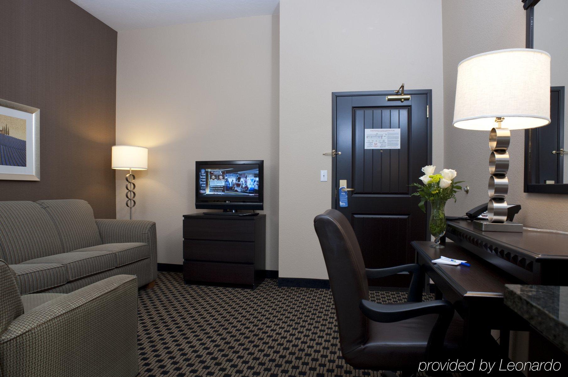 Holiday Inn Express & Suites - Green Bay East, An Ihg Hotel Room photo